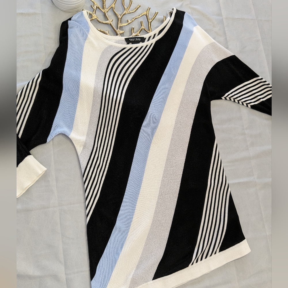 White house Black market  light sweater, size L